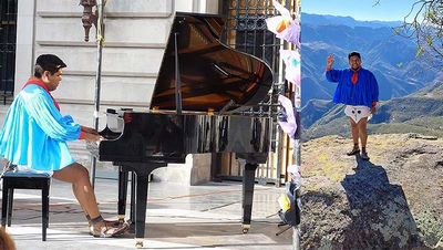 Romeyno: Nació en una cueva Raramuri, hoy deslumbra tocando al piano la música de “los pies ligeros”