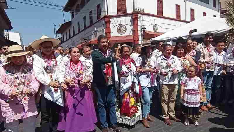 Participan más de 1,500 artesanos en el Tianguis Artesanal