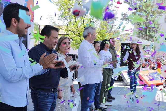 Con gran éxito inaugura Bedolla Kermés DIF 2023