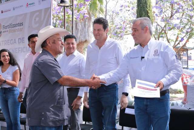 Entrega Gobernador fertilizante a 3 mil 250 productores de la región Morelia