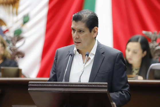 Busca Ernesto Núñez promover participación efectiva de niños y adolescentes