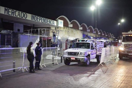 En tensa calma Mercado Independencia ante desalojo de comerciantes informales