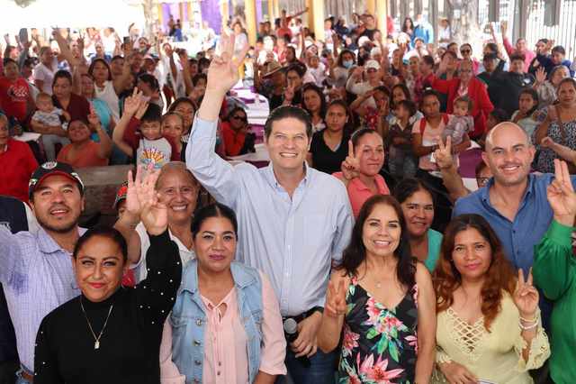 Con festejo para las mamás, inaugura Alfonso Martínez los Cenadores de Santa María