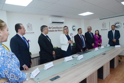 Rectora pide confianza en semillero de profesionistas egresados de la Universidad Michoacana