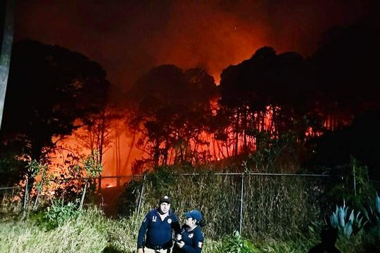 Arde el Cerro de la Cruz; ha Rebasado tres zonas de guardarrayas