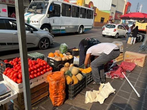 Diariamente aparecen comerciantes informales en los mercados municipales