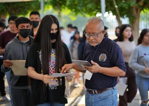Arranca jornada de exámenes para aspirantes a Bachillerato y a Técnico en Enfermería de la UMSNH