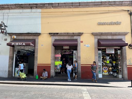 Provoca calor y comercio informal bajas ventas en comercios del Centro Histórico