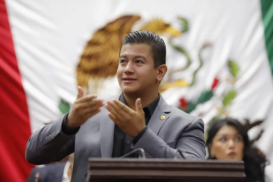 Propone Víctor Zurita que Lengua de Señas sea considerada en Michoacán patrimonio cultural