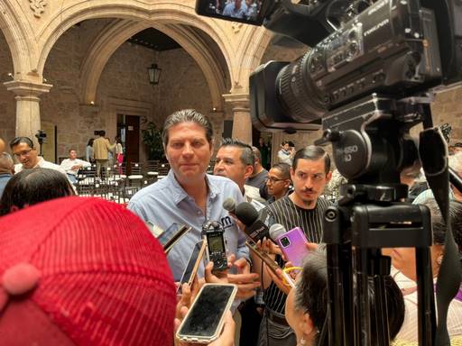 Pide apoyo Alfonso Martínez a los morelianos para no tirar basura y barrer el frente de las casas