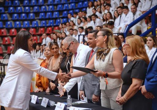 Egresa generación de médicos y médicas de la UMSNH formada en plena contingencia: llevan sello de calidad Yarabí Ávila
