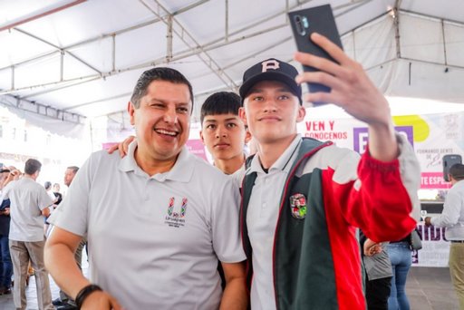 Esfuerzo y pasión, pide Nacho Campos a jóvenes uruapenses