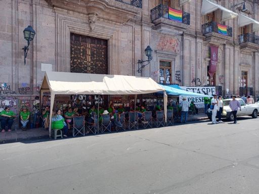 Mantiene STASPE toma en oficinas de Gobierno