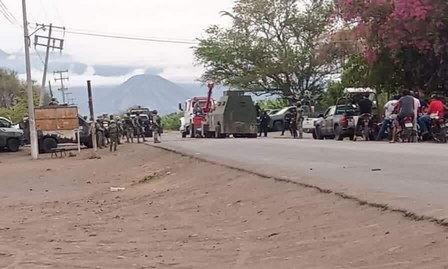 Alerta en Apatzingán, se registran bloqueos y quema de vehículos