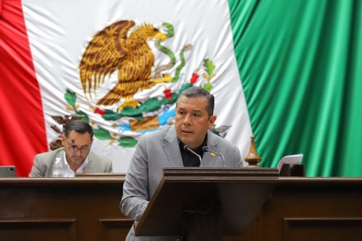 Juan Carlos Barragán presenta iniciativa para mejorar los centros de detención municipal “barandillas”