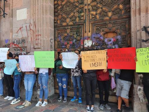 Exigen rechazados espacios en áreas de la salud de la UMSNH