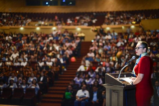 No deben permitir que la violencia las y los acompañe en el servicio social; la UMSNH está para acompañarlos: Rectora