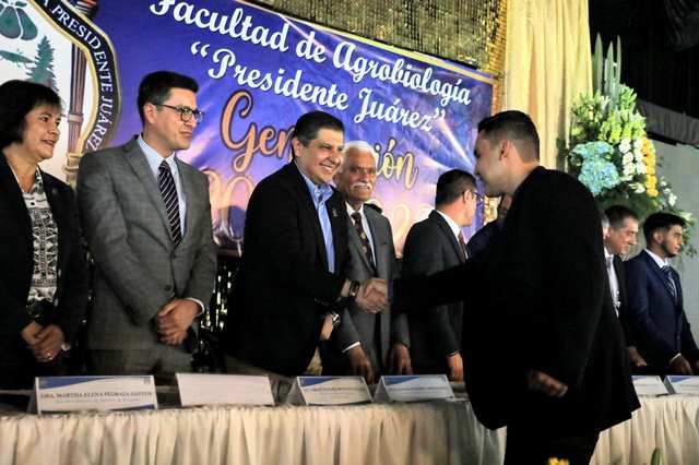 Nacho Campos exhorta a egresados de Agrobiología a ser agentes de cambio