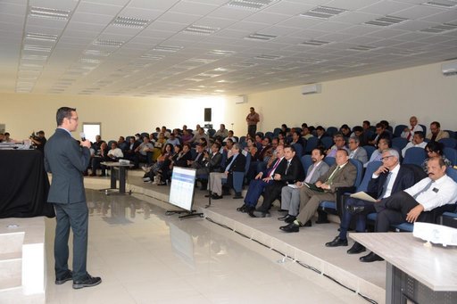 Alinear planes de estudio con las tendencias del mundo actual: Nápoles Rivera