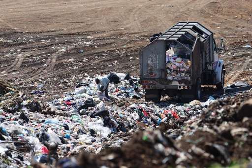 Amanecen diariamente tiraderos clandestinos de basura en el municipio