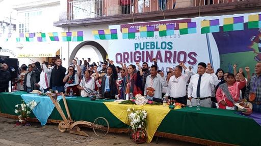 Se reúne Claudia Sheinbaum con indígenas michoacanos; impera la desorganización y nula comunicación política