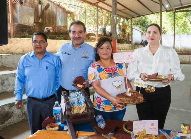 Con gran éxito, concluyó el taller básico de repostería artesanal en La Cofradía