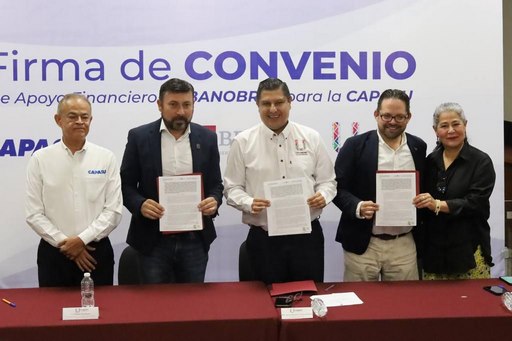Firma Nacho Campos histórico convenio con Banobras por 11.2 mdp