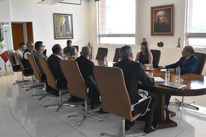 Jorge Reséndiz García revisa avances de proyectos internos, en reunión mensual con titulares de áreas administrativas