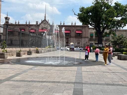 Ante inseguridad en Michoacán, se reúnen presidente moreliano y arzobispo de Morelia para contenerla en municipio