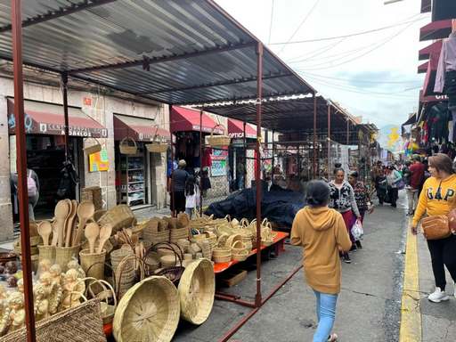 Comerciantes damnificados del exterior del Mercado Independencia, no son responsabilidad de Dirección de Mercados Municipales