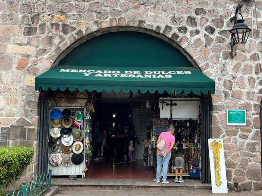 Capacitaron a comerciantes de mercados morelianos en materia turística