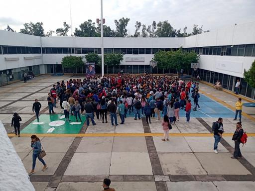 Arranca ciclo escolar 2023-2024 con marcha estatal del magisterio y toma de edificios, cientos de alumnos sin clase