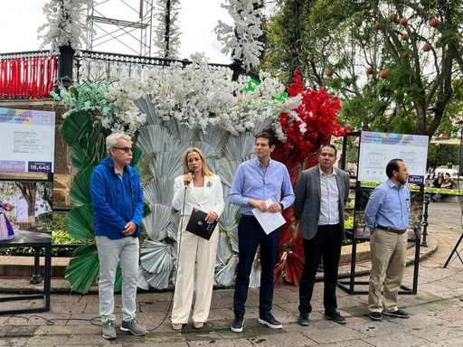 Embellecen emblemático kiosco de la Plaza de Armas