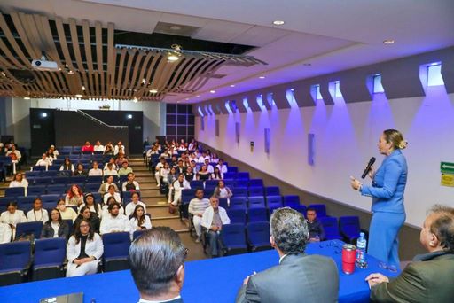 Escucha rectora a los estudiantes de la Facultad de Odontología: convoca a construir un plan de trabajo conjunto