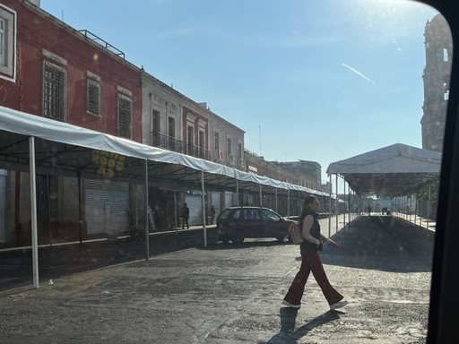 Inicia instalación de puestos y cierre de calles para verbena del 15 y 16 de este mes