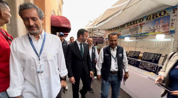 Supervisan puestos instalados en plazas del Centro Histórico con el fin de evitar riesgos en esta noche mexicana