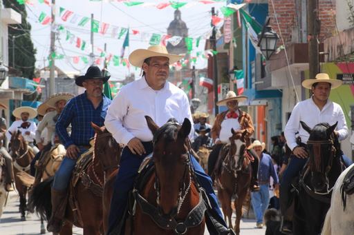 Desfilan más de 3 mil personas por Día de la Independencia en Tarímbaro