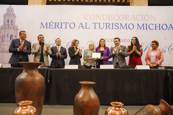 Para Ana Luz Compeán, Condecoración Mérito al Turismo Michoacano 2023