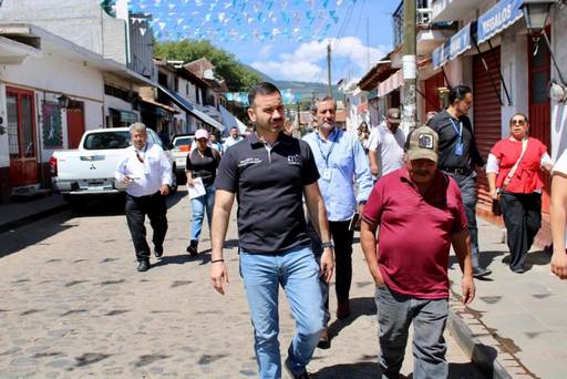 Exponen a Jorge Reséndiz García avances en materia tecnológica y de mejora de espacios, en reunión mensual de trabajo