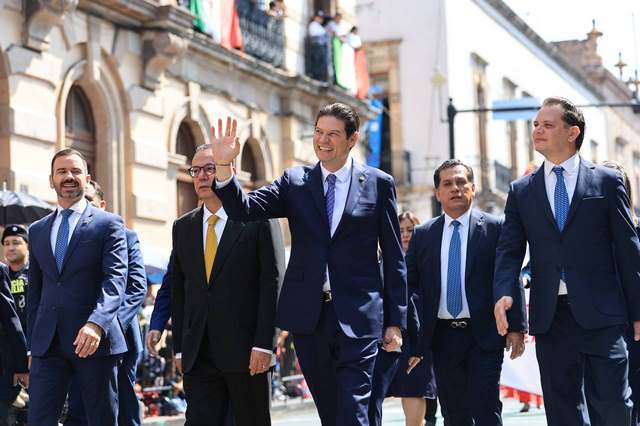 Con desfile cívico militar honran a don José María Morelos y Pavón