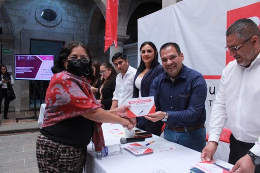 Entrega Gobierno de Tarímbaro y SEE herramientas digitales a docentes
