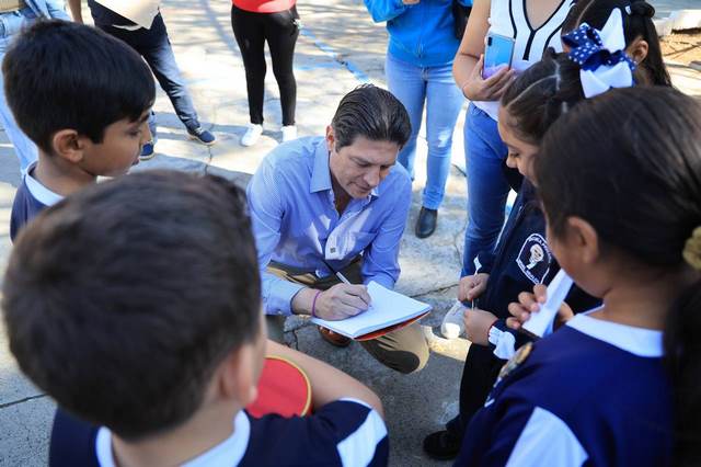 Alfonso Martínez arranca programas de apoyos escolares