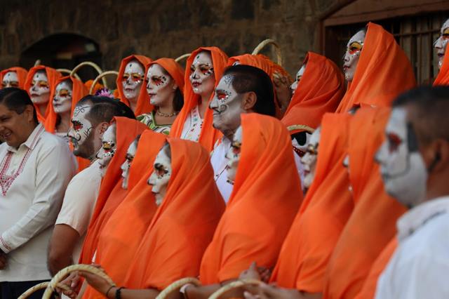 Más de 11 mil personas disfrutaron del primer Desfile de Catrinas y Catrines