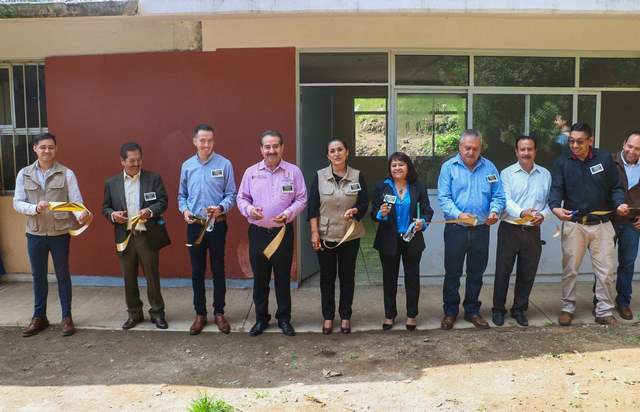 Entregan obras del programa La Escuela Es Nuestra en la Secundaria Técnica 66