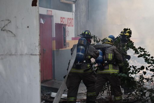Provocan incendio en Domo del Bicentenario