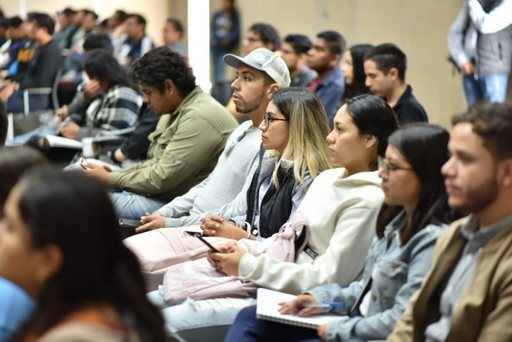 Oferta educativa debe ser atractiva para el mercado laboral, pero también con valores: UMSNH