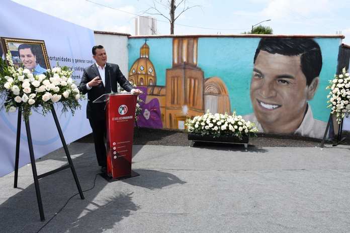 Homenajea PRI Michoacán a César Chávez Garibay