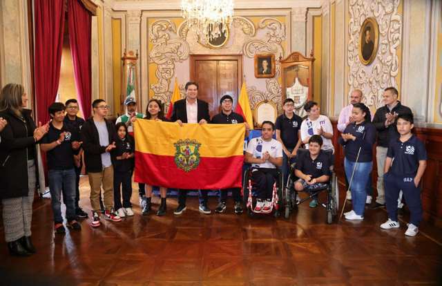 Alfonso Martínez abandera equipo de paranatación rumbo a Juegos CONADE