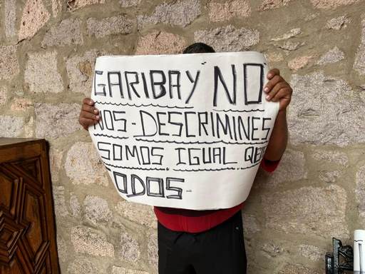 Se manifiestan locatarios en Palacio Municipal para exigir cumplimiento de acuerdos