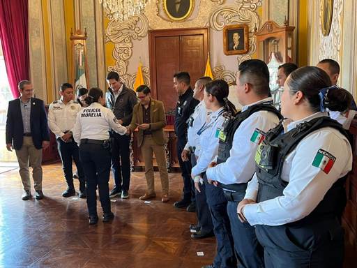 Entregan tarjetas de descuento a Policía Morelia